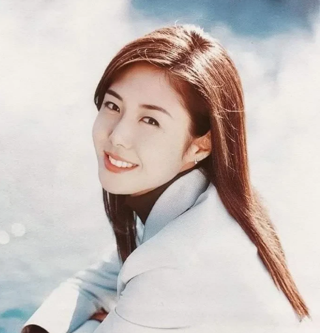 松岛菜菜子48岁了身材美貌和20年前没两样不愧是日剧女神