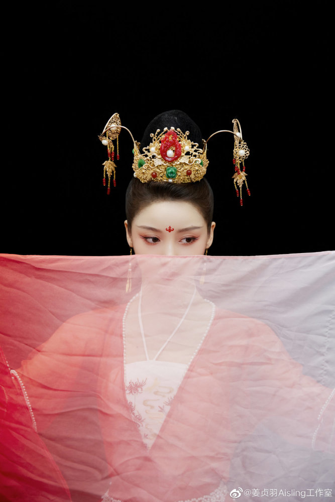 姜贞羽红衣水袖造型