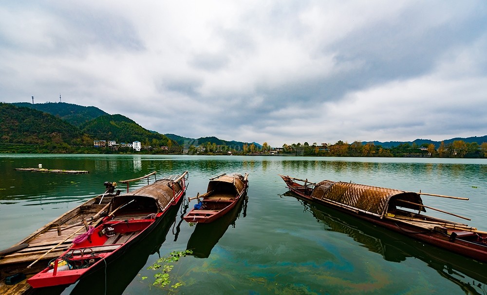 行吟诗刊丨张维清:赏一万两黄金,未必能笼络汨罗江的心_腾讯新闻