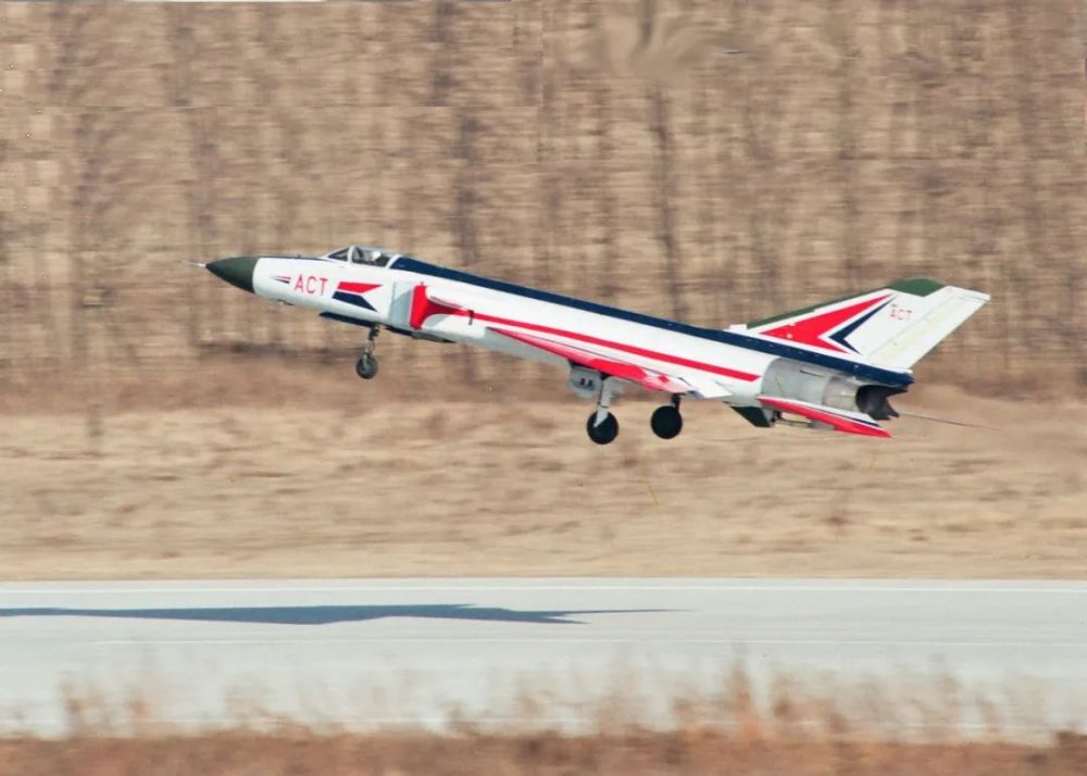 歼8Ⅱact验证机他所引出的是一片燎原,是崛起的中国航空工业!