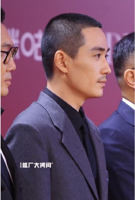 朱一龙寸头造型遭群嘲面部凹陷老十岁被指撞脸光头强