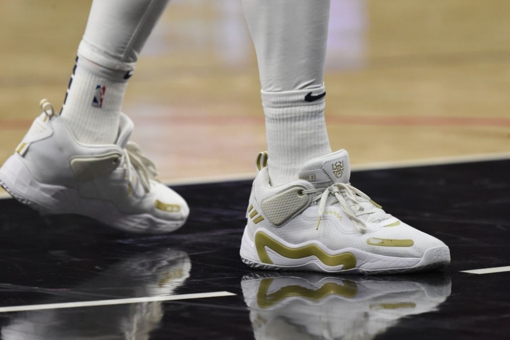 nba球员上脚保罗乔治上脚pg25米切尔3代有点乏善可陈