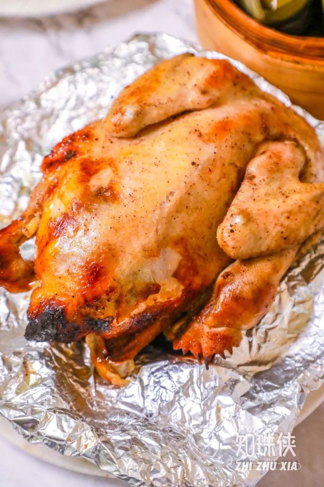 珠海25年老店凭泥煨鸡走红香味扑鼻汁水满溢肉糯入味