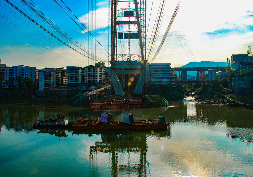 13日凌晨,中坝州河大桥主拱合龙_腾讯新闻