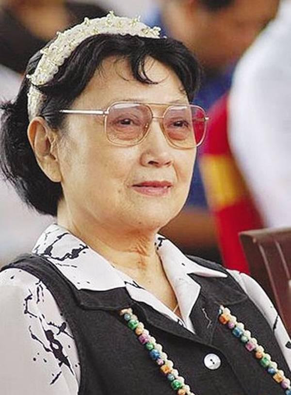 王晓棠:87岁高龄端庄优雅,精神矍铄.经历坎坷,不改初心!