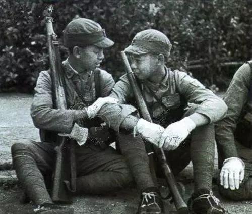 2014年娃娃兵照片曝光照片主人现身说法让美国丢了大脸