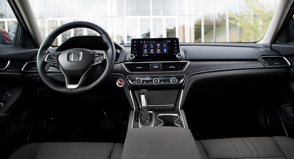 2021年要说比较成功的一款车型应该是日系本田十代雅阁了