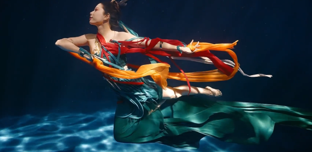 河南端午晚会又出王炸水下洛神舞惊艳再造经典网友直呼办春晚