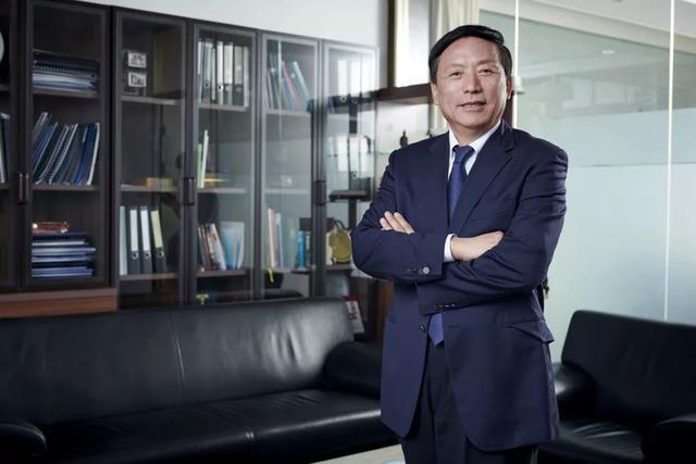 除去持有股份所对应的纸面身价,刘修才每年靠凯赛生物的净利润也是赚