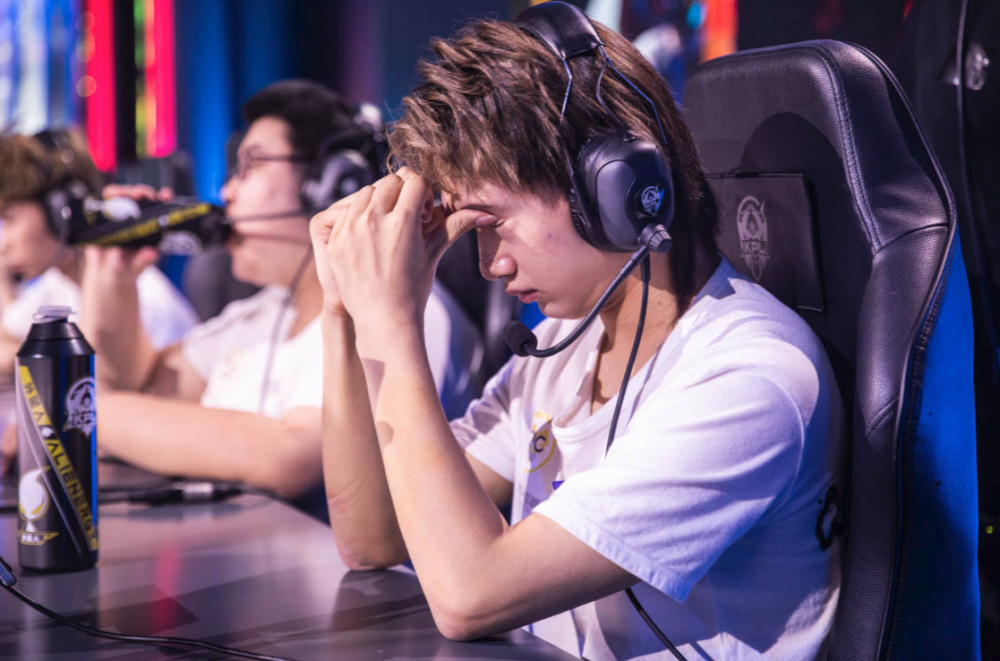 fly:斩断荆棘才能不断成长,重庆qg世冠会重新回来!