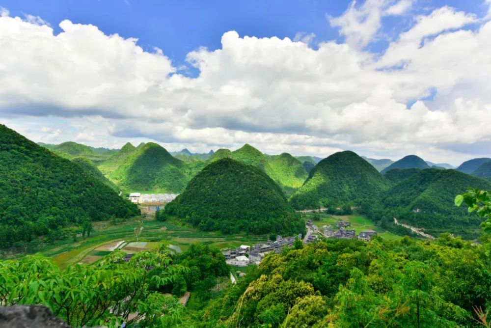 册亨县冗渡镇大寨村激活红色密码扮靓美丽乡村