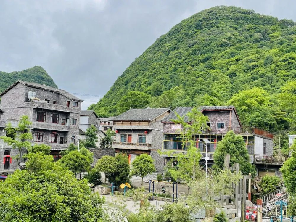 册亨县冗渡镇大寨村激活红色密码扮靓美丽乡村