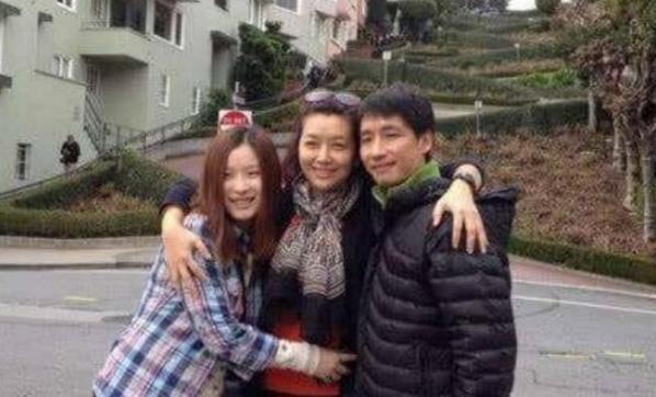 52岁江珊37岁现任丈夫比前任靳东还要帅还是我们熟悉的男演员