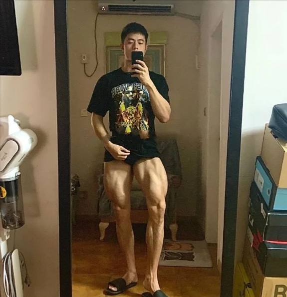 186cm厦门肌肉教练走红,浑身腱子肉,让人不敢和他握手