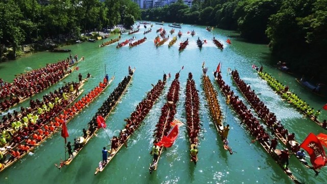 赛龙舟闹端午|贵州人欢聚一堂,水上赛舟过端午,传承龙舟文化