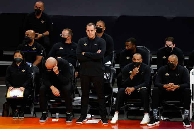 nba KB新闻体育：淘汰不是目的！湖人休赛期必须续约的两个自由球员！
