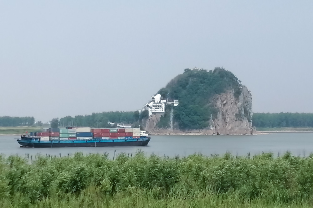 長江奇峰小孤山,風光秀美,有一個美麗纏綿的愛情故事,您知道嗎