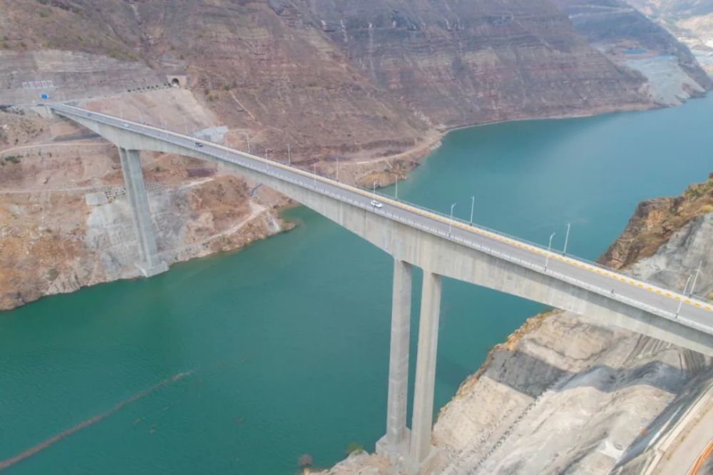 奔跑向前的"大国动力"