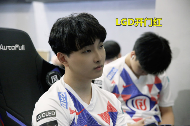 lgd接连翻盘up小草包人如其名shadow赛后发言太狂了