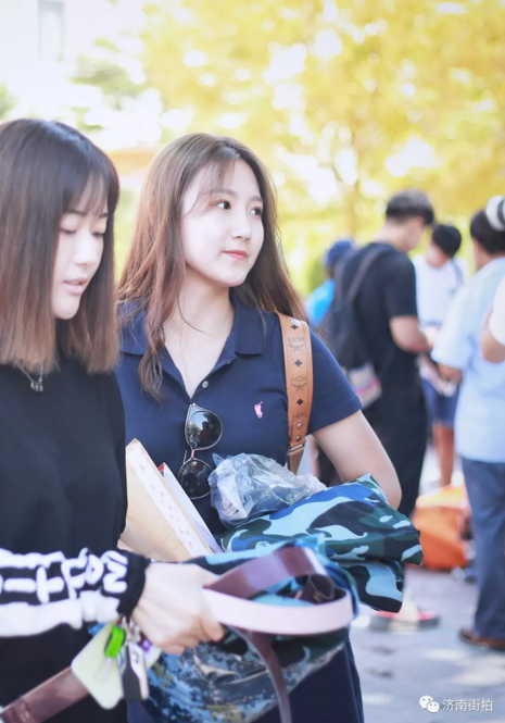 大学老师想要和00后女大学生谈恋爱?即将离开父母,须懂自我保护