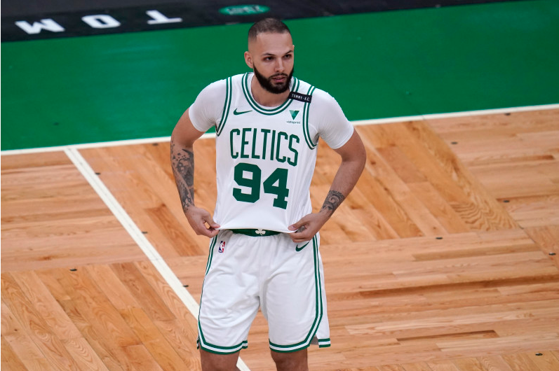 28岁的富尼耶是一名锋卫摇摆人,在魔术效力期间他是球队主攻手,也是