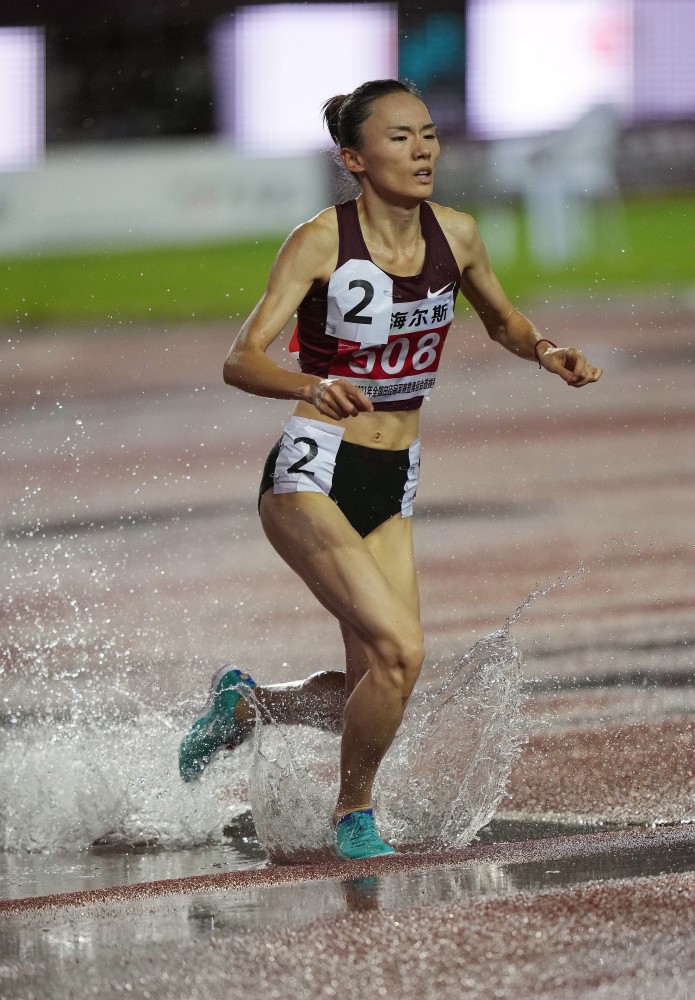 (体育)田径——全国冠军赛:许双双获女子3000米障碍冠军
