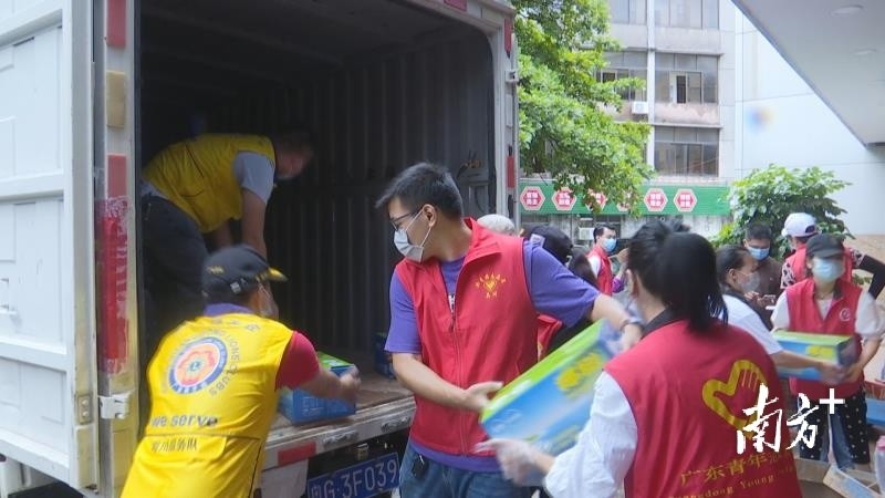 又见"红马甲""黄马甲"!吴川千名志愿者投身抗疫一线