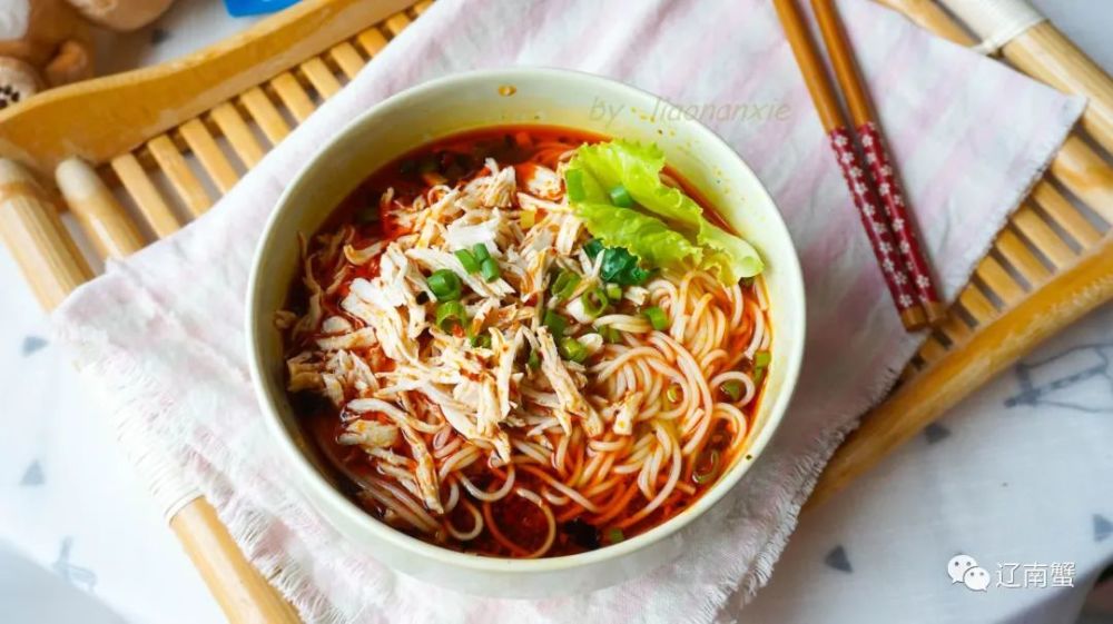 夏季吃面 就爱这个口味 可汤可拌 香辣过瘾 做法特别简单 腾讯新闻