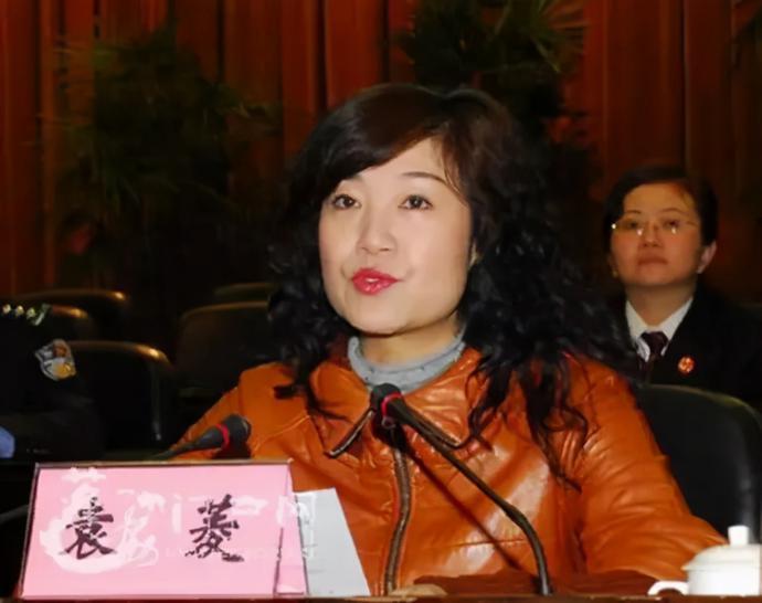 落马的"颜值控"女贪官,受贿不看钱多少,而是看长相_腾讯新闻