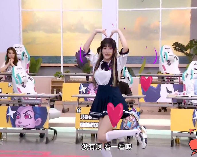 键盘侠大会名场面:女主播豚豚jk白丝秀舞蹈,霸哥现场看呆了