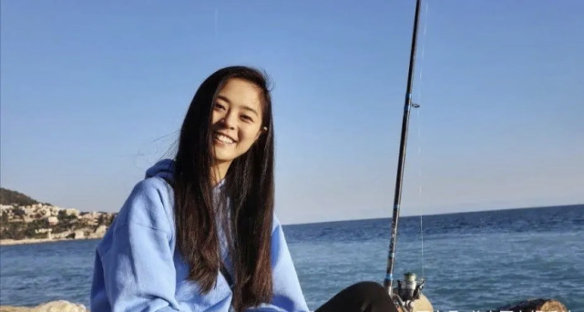 朱宁锐毕业于衢州华茂外国语学校,毕业后参加工作,在