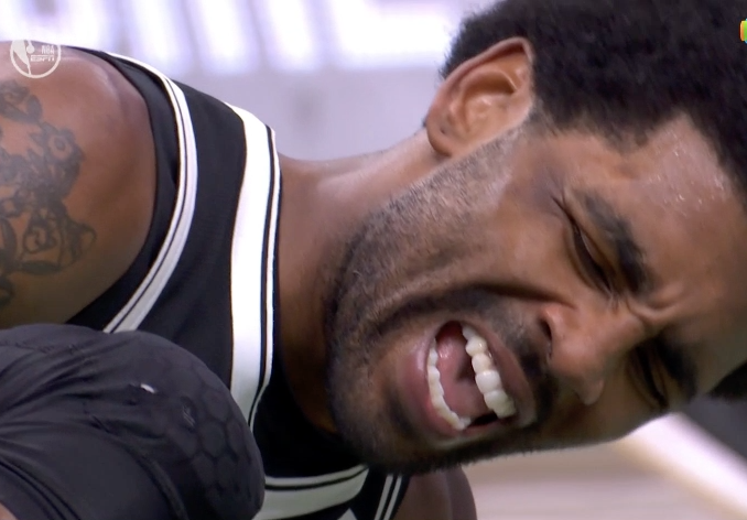 糟糕!美媒:欧文脚踝扭伤无法坚持被迫退赛 哈登仍难复出 篮网连遭打击