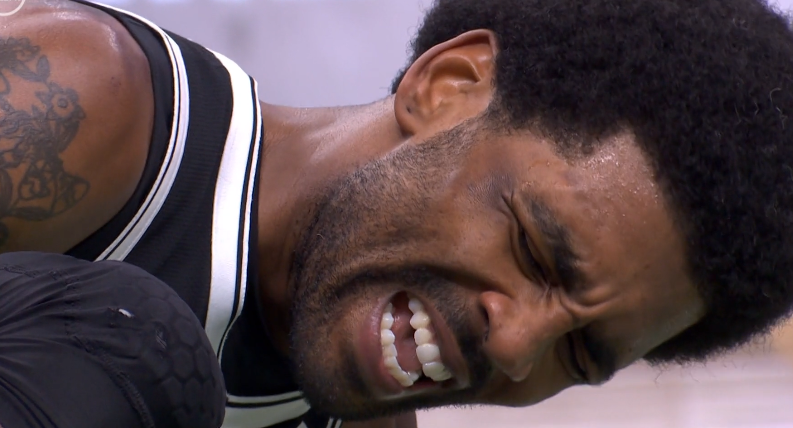 篮网官宣伤情欧文严重崴脚伤退引热议詹姆斯爆粗为他祈祷