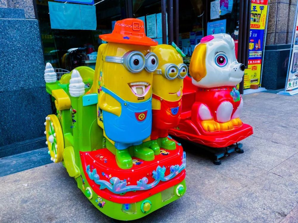 为什么几乎每家药店门口都有丑爆了的"摇摇车"?