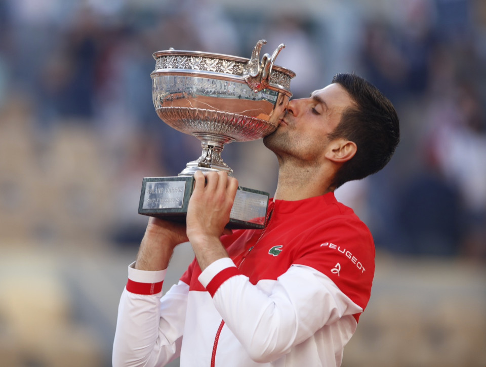 德约科维奇逆转夺法网冠军,成公开赛时代首位双圈大满贯_腾讯新闻