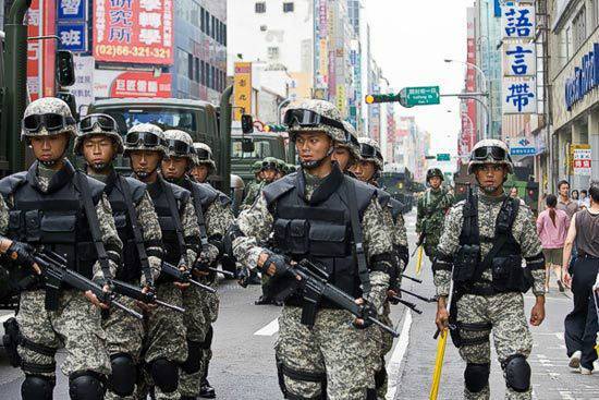 获配4.5万剂阿斯利康疫苗,台军官兵开始接种