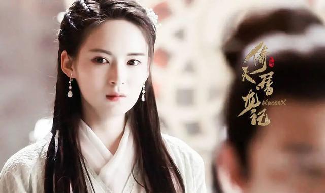 另一位女主角孙安可,出演过新版《倚天屠龙记》和《梦回》,古装扮相