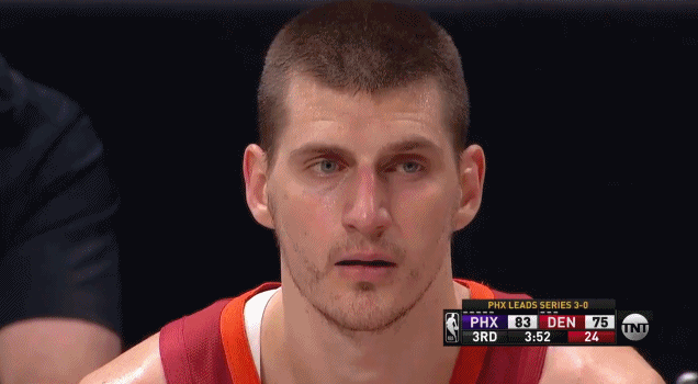 约基奇得知被吹二级恶意后眼神飘忽 调整数秒后才起身离场