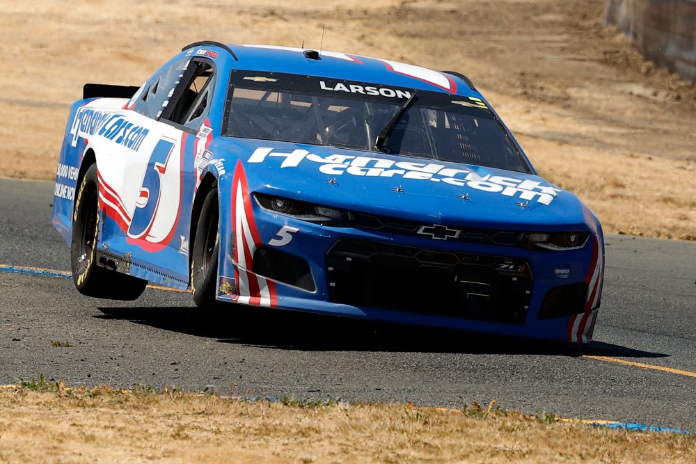 纳斯卡全明星赛拉尔森0.2秒险胜 成功夺冠赢百万美元大奖