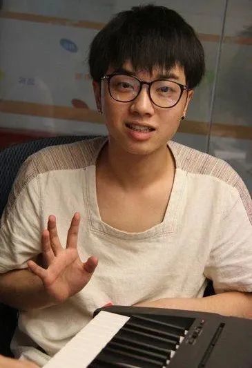 明星"变脸"史:蔡徐坤判若两人,华晨宇天差地别,沈梦辰变化大