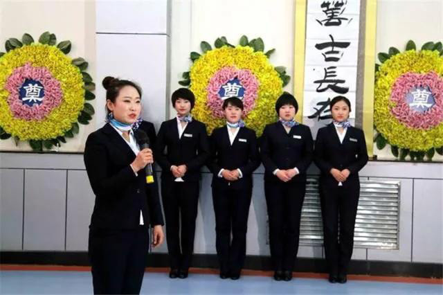殡仪馆上班工资两万,做白领工资,5000,你选哪个?