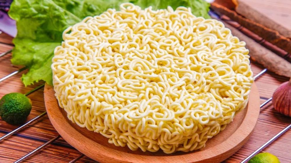 吃了多年的方便面 终于知道它为什么是弯的了 腾讯新闻