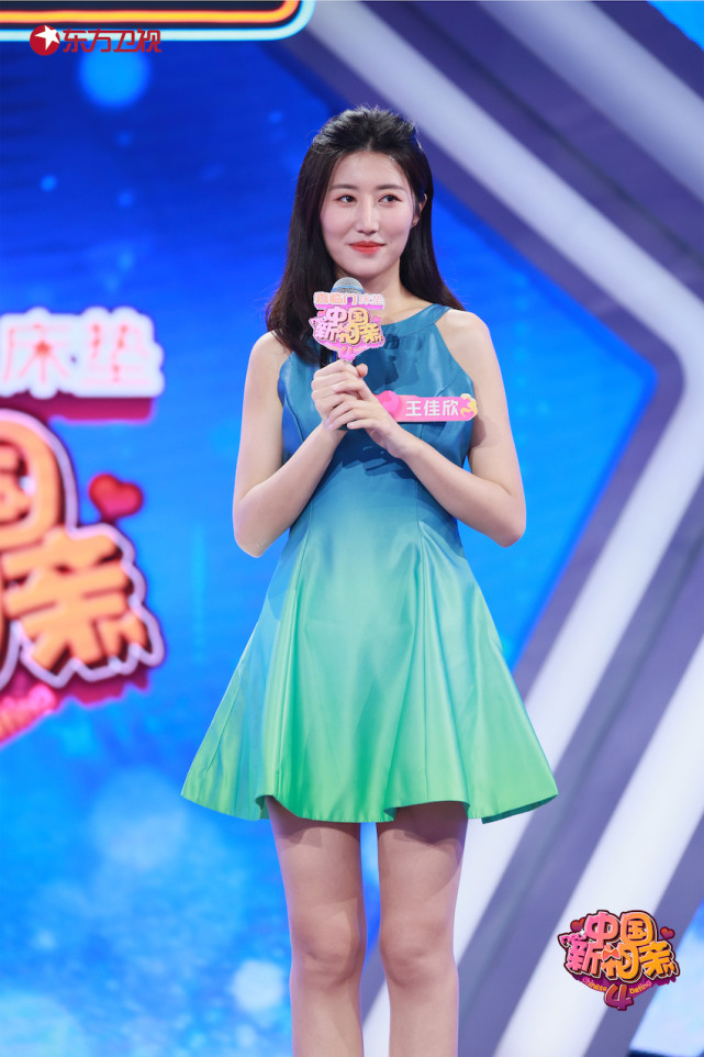 女嘉宾输出"神逻辑"  直言想找会"抬扛"的男友本集第一位出场的女嘉宾