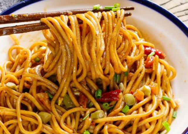 居家分享干拌面的好吃做法,简单易学,解馋又美味,家人特爱吃