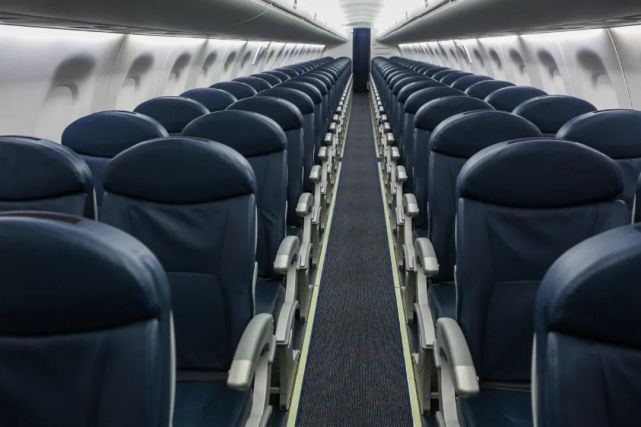 e190飞机外观,客舱和驾驶舱特别值得一提的是,2020年e190飞机还经受住