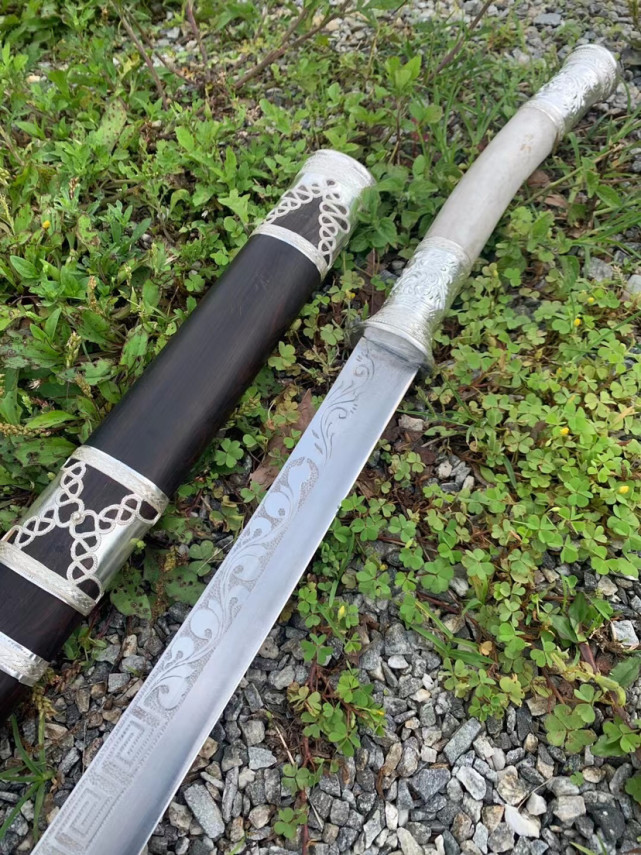户撒刀纯银镂空阿昌刀