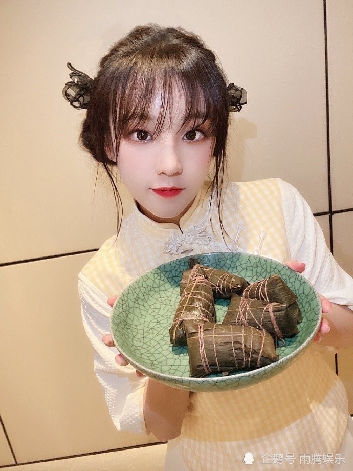 群星端午节送祝福杨幂迪丽热巴晒粽子硬糖少女展现超强团魂