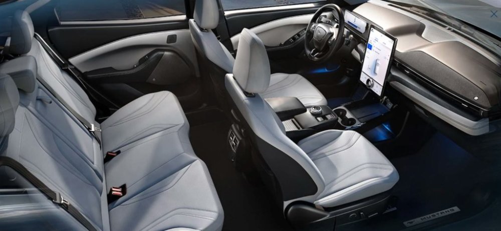 带有增强型语音识别和互联导航的 sync 4a 使您可以轻松控制 mustang