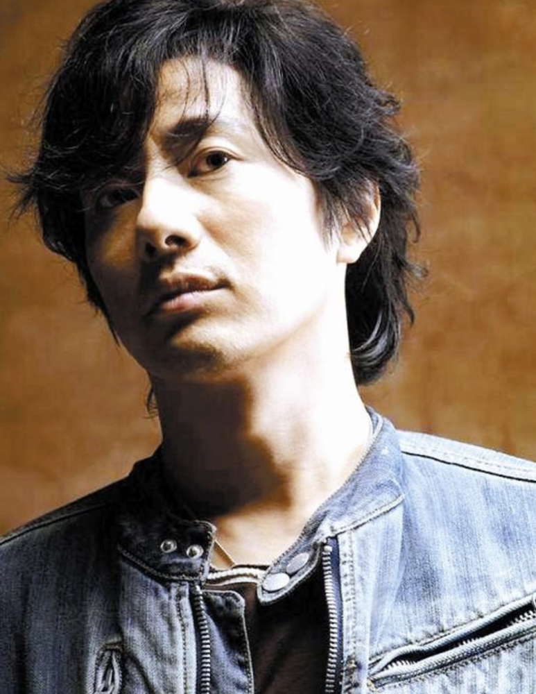 "时光荏苒,从年轻时的放荡不羁到人到中年修身养性,郑钧对待生活的