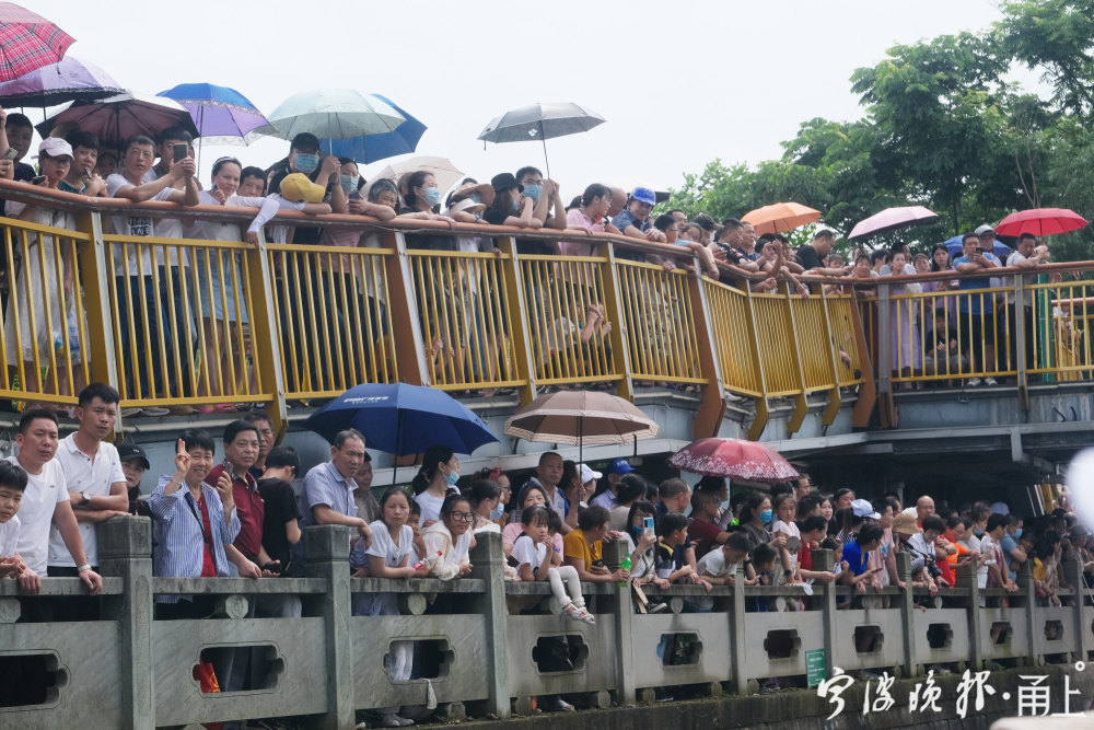 端午看云龙羽人竞渡杯大赛百桨击水群龙激浪